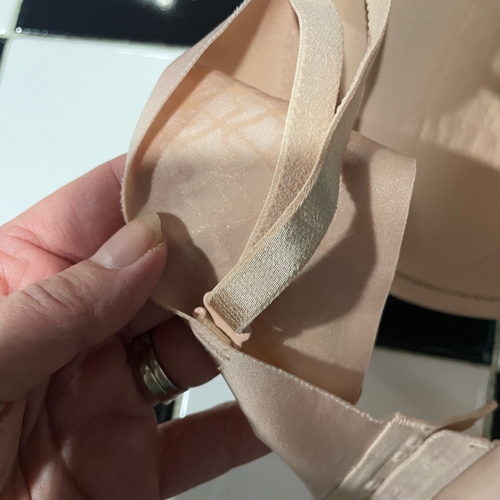EUC strapless or strap VS Victoria's Secret Beige Bra 34b padded underwire - Picture 5 of 5